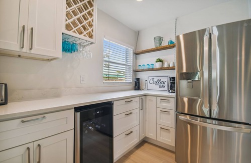 Tarpon Springs House | Sunset Oasis - Private Heated Pool Home Near Beach, Sponge Docks, Tarpon Springs