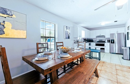 BallenIsles House | Sunset Oasis ☆ Digsify ☆ Relaxing Vacation Home with Jacuzzi ☆ Near Beaches