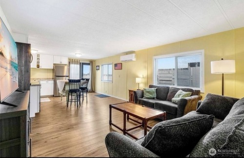 Moses Lake House | Sunset Paradise