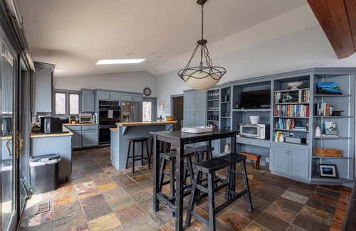 Topton House | Sunset Point - Lakefront, views, kayaks, fire pit, pet friendly