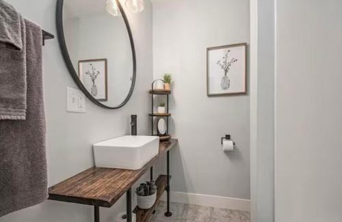 Wyatt House | Sunset Point