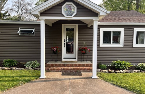 Niagara County House | Sunset Retreat on Beautiful Lake Ontario