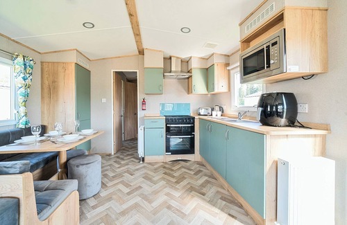 Hayling Island Cottage | SUNSET SANDS - HAYLING ISLAND in Hayling Island Holiday Park
