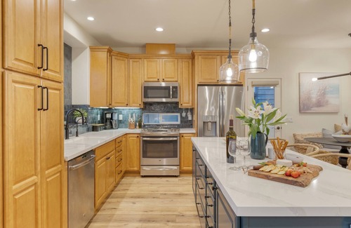 Grover Beach House | Sunset Serenity by AvantStay | Rooftop w/Hot Tub & Fire Pit, 3 Blocks to Beach!