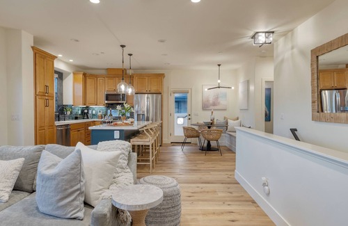 Grover Beach House | Sunset Serenity by AvantStay | Rooftop w/Hot Tub & Fire Pit, 3 Blocks to Beach!