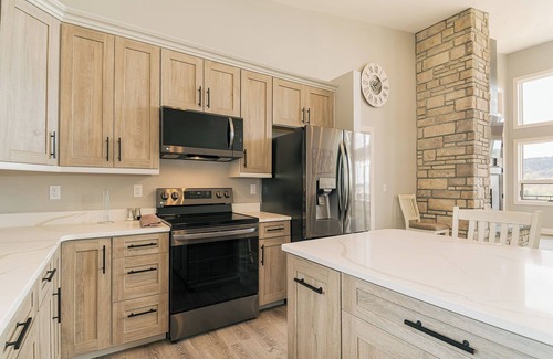 McHenry House | Sunset Sky Lodge 241 Fairgate