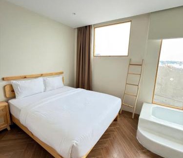 Old Quarter Hotel | SunSet Story Hotel