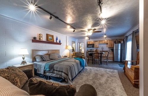 Summersville Apartment | Sunset Suite at Lake Sometimes!