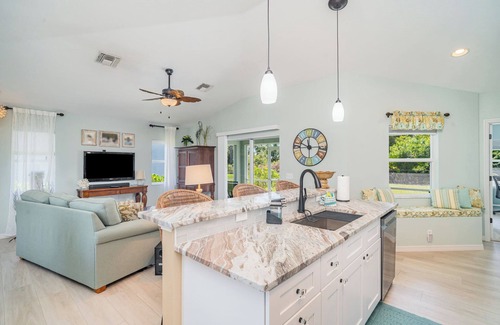 Rotonda Heights House | Sunset Summary: Cozy