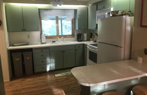 Gamaliel House | Sunset View- Private retreat with lake view on 2 acres , minutes to lake
