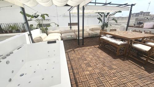 Marbella City Centre Apartment | SUNSET VILLA - Jacuzzi & Grill