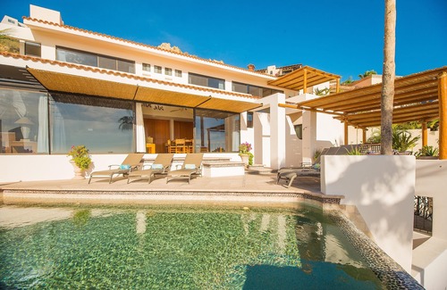 Pedregal Villa | Sunset Villa: Pedregal Villa near Beach. Sleeps 17. Promos available.