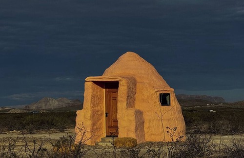 Alpine Cabin | Sunsets. Stars. Serenity. Organic Eco-Dome in Terlingua.
