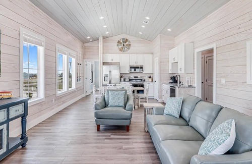 Fulton House | Sunshine and Flip Flops! Pool Front, Waterview, Walk to Restaurants and Pier!