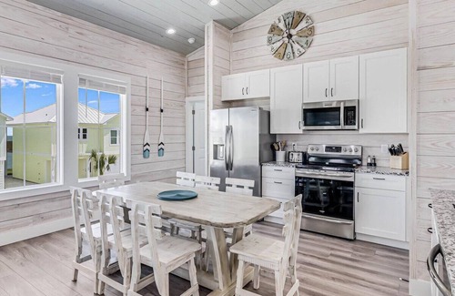 Fulton House | Sunshine and Flip Flops! Pool Front, Waterview, Walk to Restaurants and Pier!