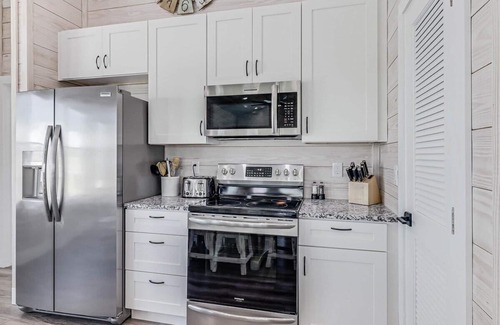 Fulton House | Sunshine and Flip Flops! Pool Front, Waterview, Walk to Restaurants and Pier!