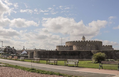 Martin Cottage | SUNSHINE CHALET (NO 85), family friendly, with pool in Kingsdown