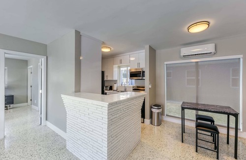Wilton Manors Apartment | Sunshine Complex Summ