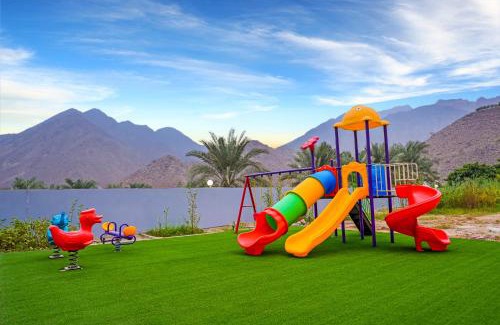 Al Kubus Villa | Sunshine Farmhouse by Al Dana Paradise