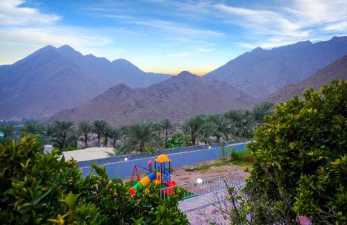 Al Kubus Villa | Sunshine Farmhouse by Al Dana Paradise