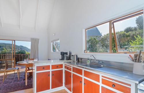 Onemana House | Sunshine Grove Retreat - Onemana Holiday Home