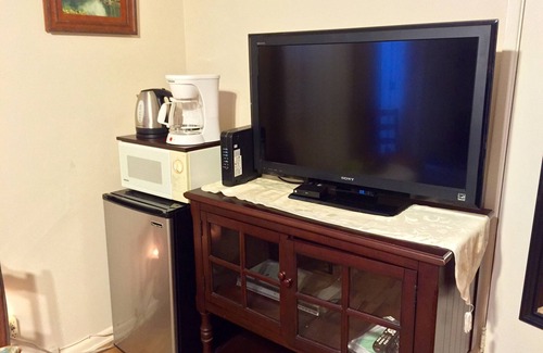 Valley Glen Bed & Breakfast | Sunshine LA BnB