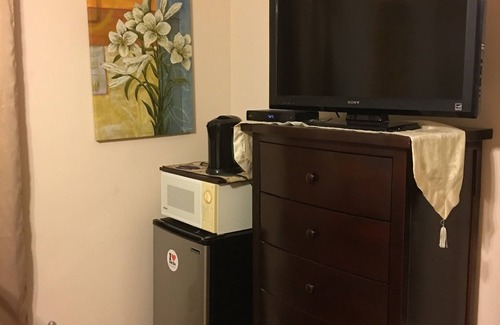 Valley Glen Bed & Breakfast | Sunshine LA BnB