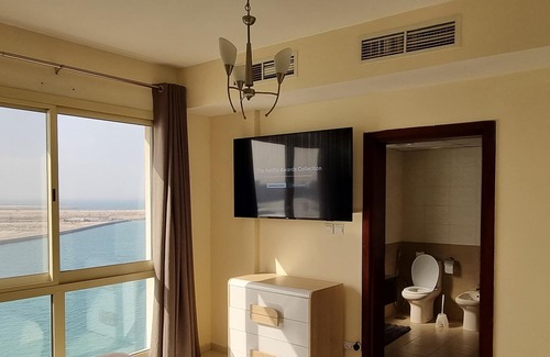 Al Riffa Apartment | Sunshine Lagoon View Large Balcony - 5m from beach!