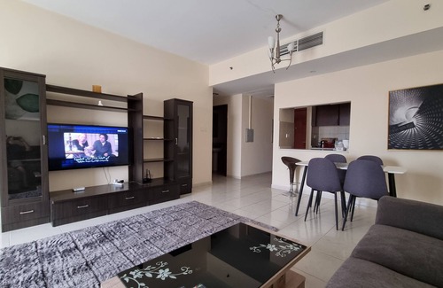 Al Riffa Apartment | Sunshine Lagoon View Large Balcony - 5m from beach!