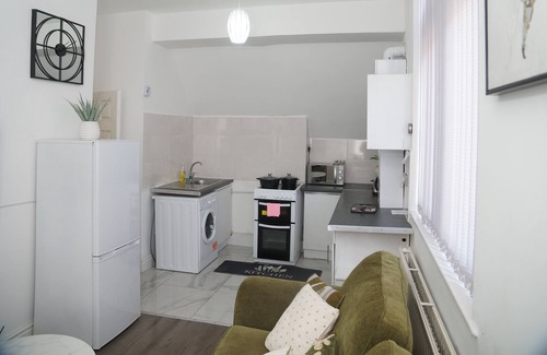 Manchester Apartment | Sunshine Suite