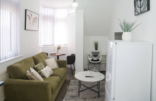 Manchester Apartment | Sunshine Suite