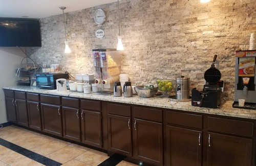Elk Grove Village Hotel | Super 8 by Wyndham Chicago O'Hare Airport