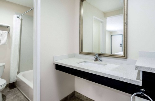 Bakersfield Hotel | Super 8 by Wyndham Bakersfield Ca