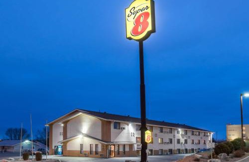 Bismarck Hotel | Super 8 by Wyndham Bismarck