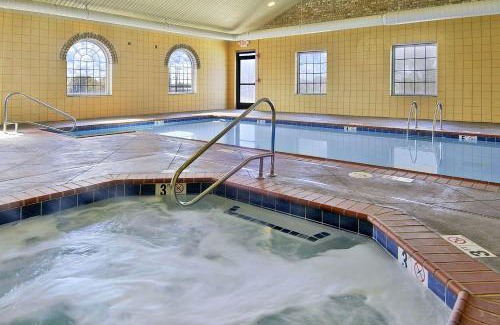 Bowling Green Hotel | Super 8 by Wyndham Bowling Green North