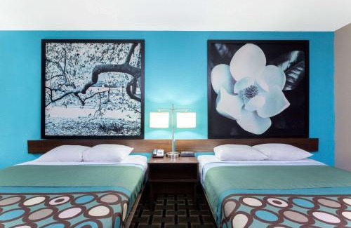 Brunswick Hotel | Super 8 by Wyndham Brunswick South I-95