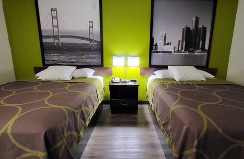Canton Hotel | Super 8 by Wyndham Canton/Livonia Area