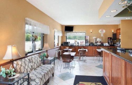 River Grove Hotel | Super 8 by Wyndham Chicago/Rosemont/O'Hare/SE