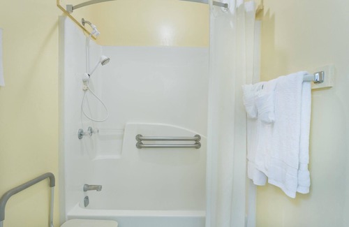 Chipley Hotel | Super 8 by Wyndham Chipley