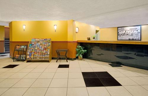 Northeast Park Hill Hotel | Super 8 by Wyndham Denver Stapleton