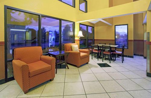 Northeast Park Hill Hotel | Super 8 by Wyndham Denver Stapleton