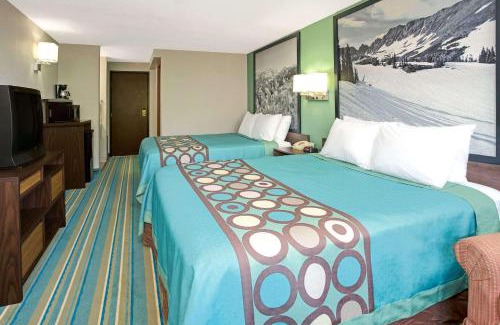 Northeast Park Hill Hotel | Super 8 by Wyndham Denver Stapleton
