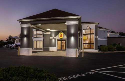 Dickson Hotel | Super 8 by Wyndham Dickson