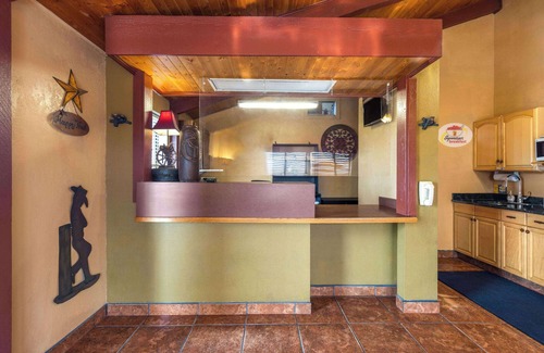 Dodge City Hotel | Super 8 by Wyndham Dodge City