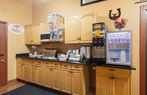 Dodge City Hotel | Super 8 by Wyndham Dodge City