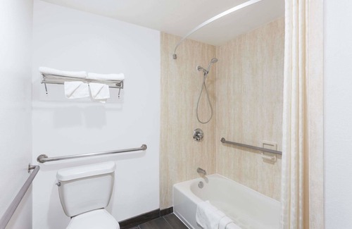 El Cajon Hotel | Super 8 by Wyndham El Cajon/San Diego