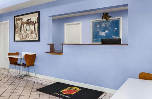 Foley Hotel | Super 8 by Wyndham Foley