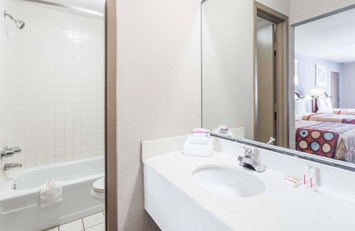 Greensboro Hotel | Super 8 by Wyndham Greensboro