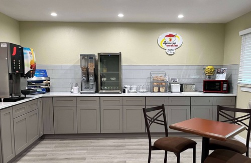 Beech Grove Hotel | Super 8 by Wyndham Indianapolis/Emerson Ave