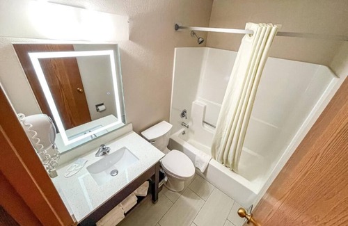 Beech Grove Hotel | Super 8 by Wyndham Indianapolis/Emerson Ave